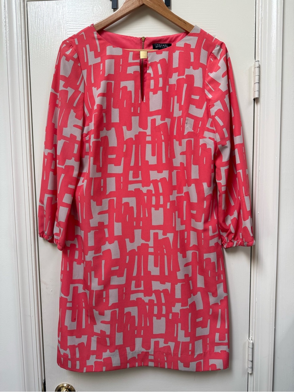 Tahari Arthur S. Levine Coral Pink Patterned Shift Dress with Gold Detail Size 6